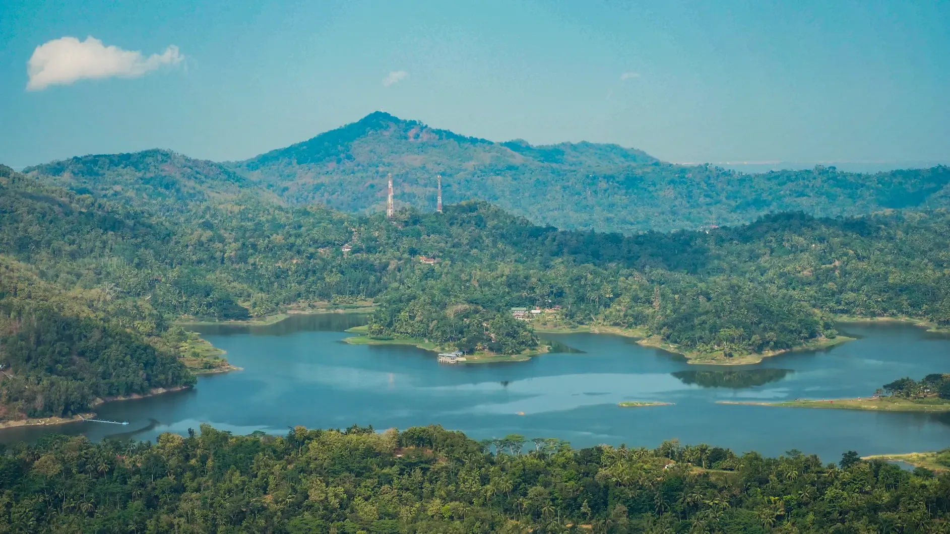 Pemandangan waduk dan perbukitan Kalibiru, Kokap, Kulon Progo